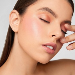 رژگونه استیکی روشن کننده پوست “Glowin’ Up”رنگ NEXT DIMENSION  شیگلم SHEGLAM