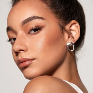 کانتور استیکی GLOWIN' UP  رنگ  TAWNY AMBER شیگلم SHEGLAM