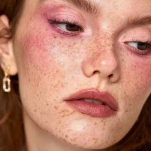 رژگونه مات سبک LIGHTWEIGHT رنگ INSTA FLAME شیگلم SHEGLAM