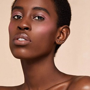 رژگونه مات سبک LIGHTWEIGHT رنگ INSTA FLAME شیگلم SHEGLAM