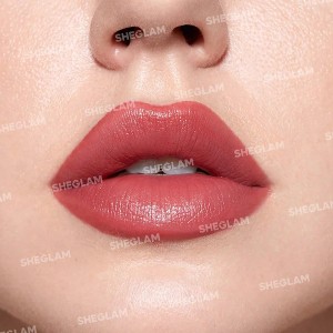 رژ لب مدادی JUST KISSED رنگ RED VELVET شیگلم SHEGLAM