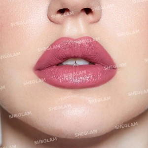 رژ لب مدادی JUST KISSED رنگ ‏ SHORTCAKE  شیگلم SHEGLAM