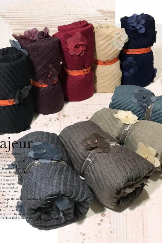 شال ساده نخی پلیسه حاشیه گل برجسته