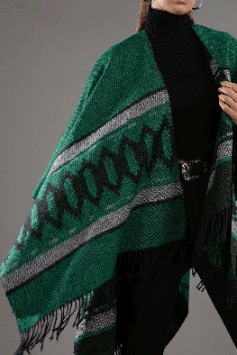 پانچو طرحدار سبز