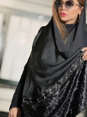 شال بهاره نخی مشکی حاشیه مخمل و پرسینگ