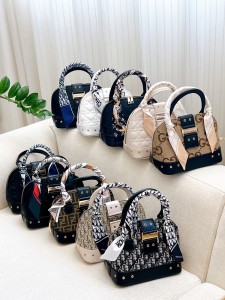 کیف صندوقی جلوسگک 2730