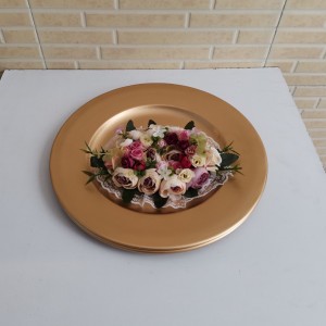 زیر بشقابی طلایی