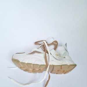 آفر ویژه کفش کتونی اسپرت زنانه و دخترانه  قلبی مدل زارا zara  یه مدل دلبر و ناز رنگ سفید قهوه ای  با ارسال رایگان