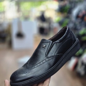 آفررر ویژه  کفش اداری مجلسی مردانه چرم طبیعی تبریز  رنگ مشکی 290 مناسب استفاده روزمره مدل هشترک   با ارسال رایگان