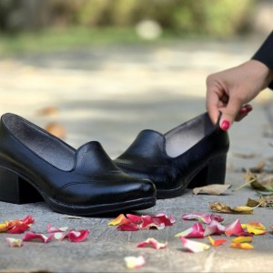 حراج کفش بزرگپا زنانه  طبی راحتی اداری زیبا و ویژه رنگ مشکی باارسال رایگان