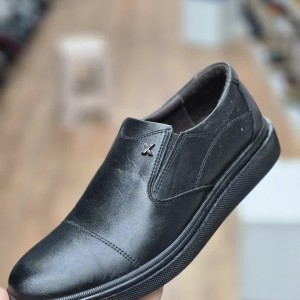حراااج ویژه کفش مجلسی مردانه و پسرانه چرم طبیعی تبریز  رنگ مشکی خط دار جدیدد با کیفیت عالییی  با ارسال رایگان