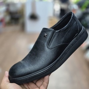 فروووش ویژه کفش مجلسی مردانه و پسرانه چرم طبیعی تبریز  رنگ مشکی ساده مناسب استفاده روزمره  با ارسال رایگان