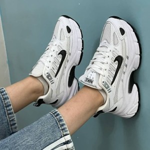 حراااج ویژه  کفش کتونی اسپرت  زنانه و دخترانه مدل نایک فشیون رنگ سفید تمام با کیفیت با ارسال رایگان