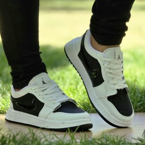 فروووش ویژه  کفش اسپرت ونس مردانه پسرانه مدل نایک جردن وودو (Nike Jordan Voodoo) رنگ مشکی تمام جدید و پرفرووش  با ارسال رایگان