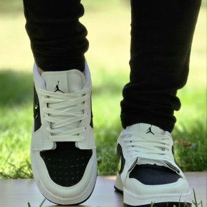 فروووش ویژه  کفش اسپرت ونس مردانه پسرانه مدل نایک جردن وودو (Nike Jordan Voodoo) رنگ مشکی تمام جدید و پرفرووش  با ارسال رایگان