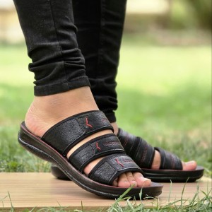 فرووش فوق العاده استثنایی ویژه صندل دمپایی  طبی مردانه پسرانهه مناسب روزمره و زیره نرمم و پر فرووش رنگ مشکی باارسال رایگان