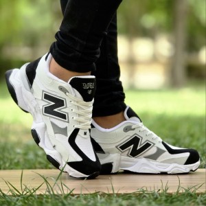 تخفیفف ویژه کفش کتونی اسپرت مردانه و پسرانه مدل  نیوبالانس 9060 رنگ سفید مشکیی  مناسب استفاده روزمرهه با کیفیت عالی  با ارسال رایگان