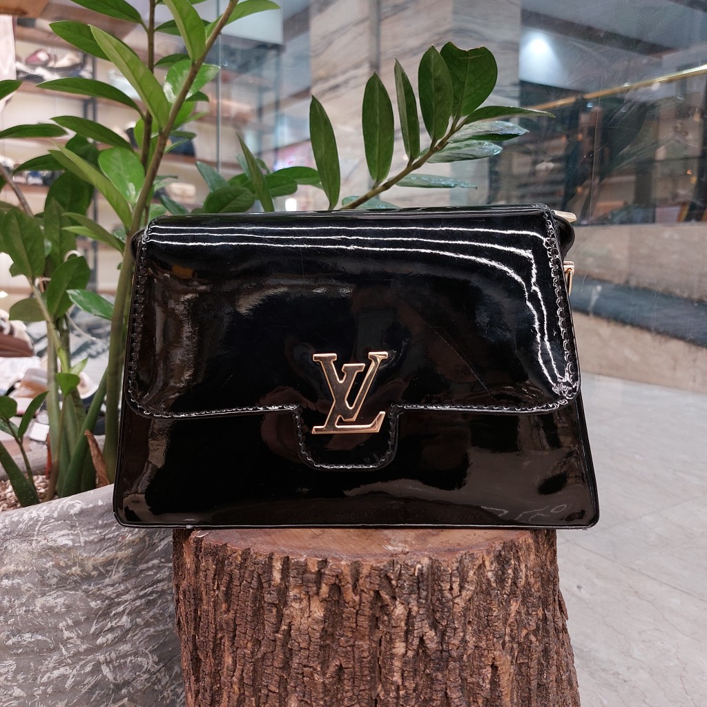 کیف ورنی LV