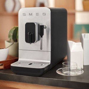 اسپرسوساز اتوماتیک اسمگ رنگ مشکی SMEG BCC02BLMUK