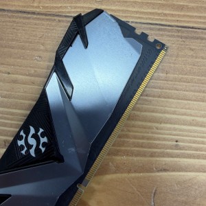 رم کامپیوتر استوک ADATA XPG ظرفیت 8 گیگابایت DDR4 هیت‌سینک‌دار
