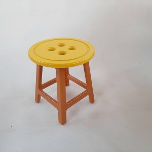 چهار پایه چوبی کودک طرح دکمه
