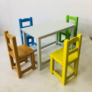 میز چوبی + 4 صندلی چوبی کودک مدل کلاسیک