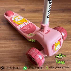خرید اسکوتر صندلی دار چرخ ژله ای طرحدار چراغدار دخترانه برند Apollo رنگ صورتی
