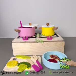 ست قابلمه و ظروف آشپزی چوبی اسباب بازی (زرد آبی با در سفید)
