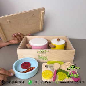 ست قابلمه و ظروف آشپزی چوبی اسباب بازی (زرد آبی با در سفید)