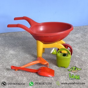 ست وسایل شن بازی شامل فرغون، بیلچه و آبپاش