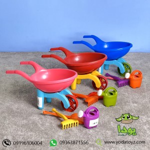 ست وسایل شن بازی شامل فرغون، بیلچه و آبپاش