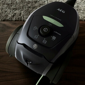 جاروبرقی آاگ مدل VX82-1-ÖKO