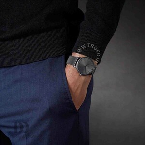 ساعت مچی عقربه ای مردانه دنیش دیزاین (Danish design) مدAkilia Day/Date All Grey Mesh بر روی مچ
