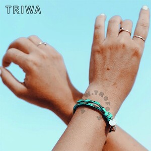 دستبد مردانه و زنانه تریوا مدل ocean Plastic Turquoise بر روی مچ خانم