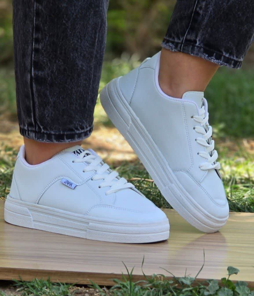 تخفیف کفش کتونی اسپرت دخترانه و زنانه مدل زارا zara بادوام عااالی  رنگ مشکی  زیره سفید