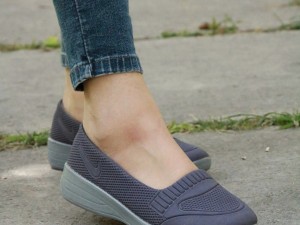 حراج ویژه کفش پیاده روی زنانه طبی شیک و باکیفیت رنگ طوسی
