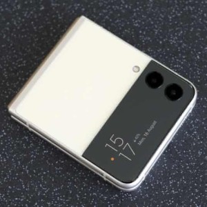 گوشی موبایل سامسونگ مدل زد فلیپ 3 ظرفیت 256 گیگابایت galaxy Z Flip 3 رنگ کرمی کارکرده در حد نو