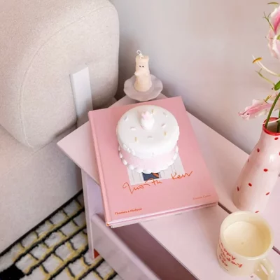 چراغ خواب فانتزی سیلیکونی رومیزی شارژی طرح کیک تولد Birthday Cake