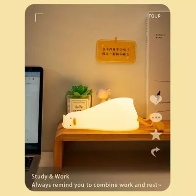 چراغ خواب فانتزی عروسکی سیلیکونی رومیزی شارژی طرح اردک تنبل