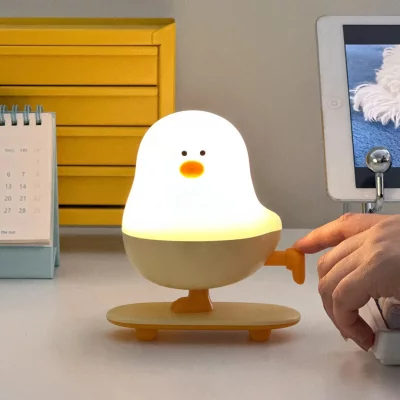 چراغ خواب فانتزی عروسکی طرح مرغ اسکیت سوار Skateboarding Chicken