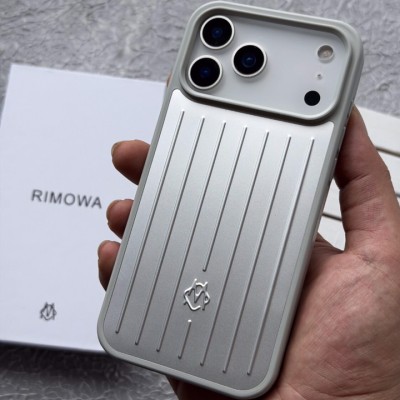 قاب آیفون 17 پرو مکس طرح چمدون ریمووا با پک و کیفیت اورجینال مدل RIMOWA iPhone 17 Pro Max