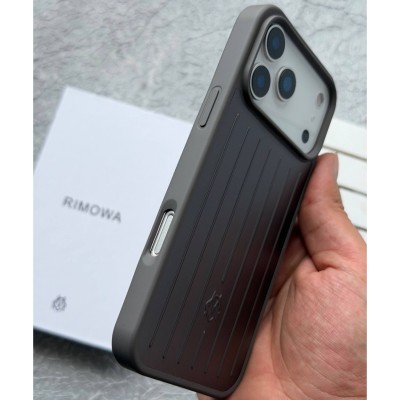 قاب آیفون 17 پرو مکس طرح چمدون ریمووا با پک و کیفیت اورجینال مدل RIMOWA iPhone 17 Pro Max