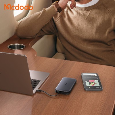 پاوربانک مک دودو 45 وات با کابل تایپ سی مدل FreeGo MC-5920 ظرفیت 10000 میلی آمپر