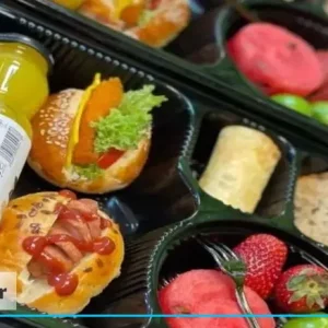 خرید و قیمت ظرف یکبار مصرف درب دار چهار خانه ترموفرمینگ کد 402 - برند مهرپارسا