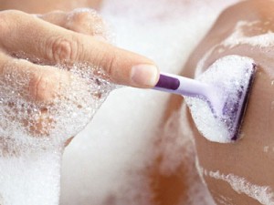 چطور با ژیلت موهای زائد را اصلاح کنیم؟ (مطلب)